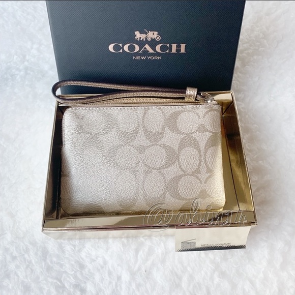 NIB Coach Boxed Signature Corner Zip Wristlet - Picture 5 of 7